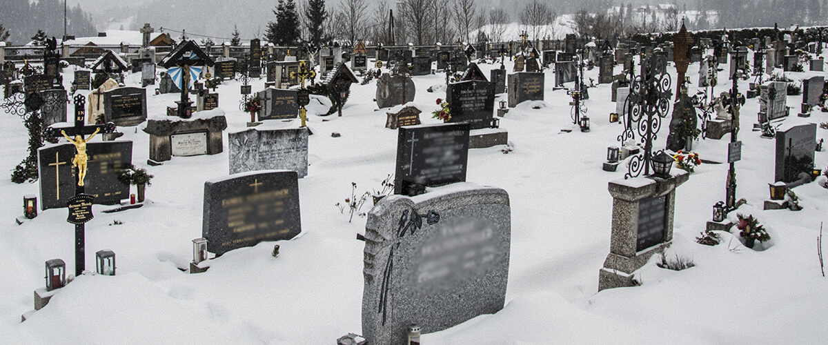 Как ухаживать за памятником на могиле взимой | Век