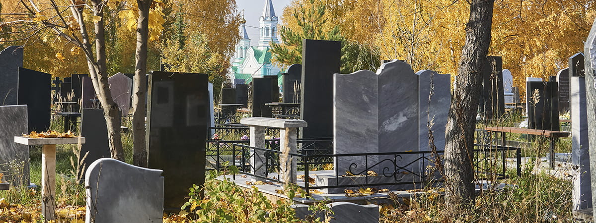 Когда можно устанавливать памятник на кладбище | Век