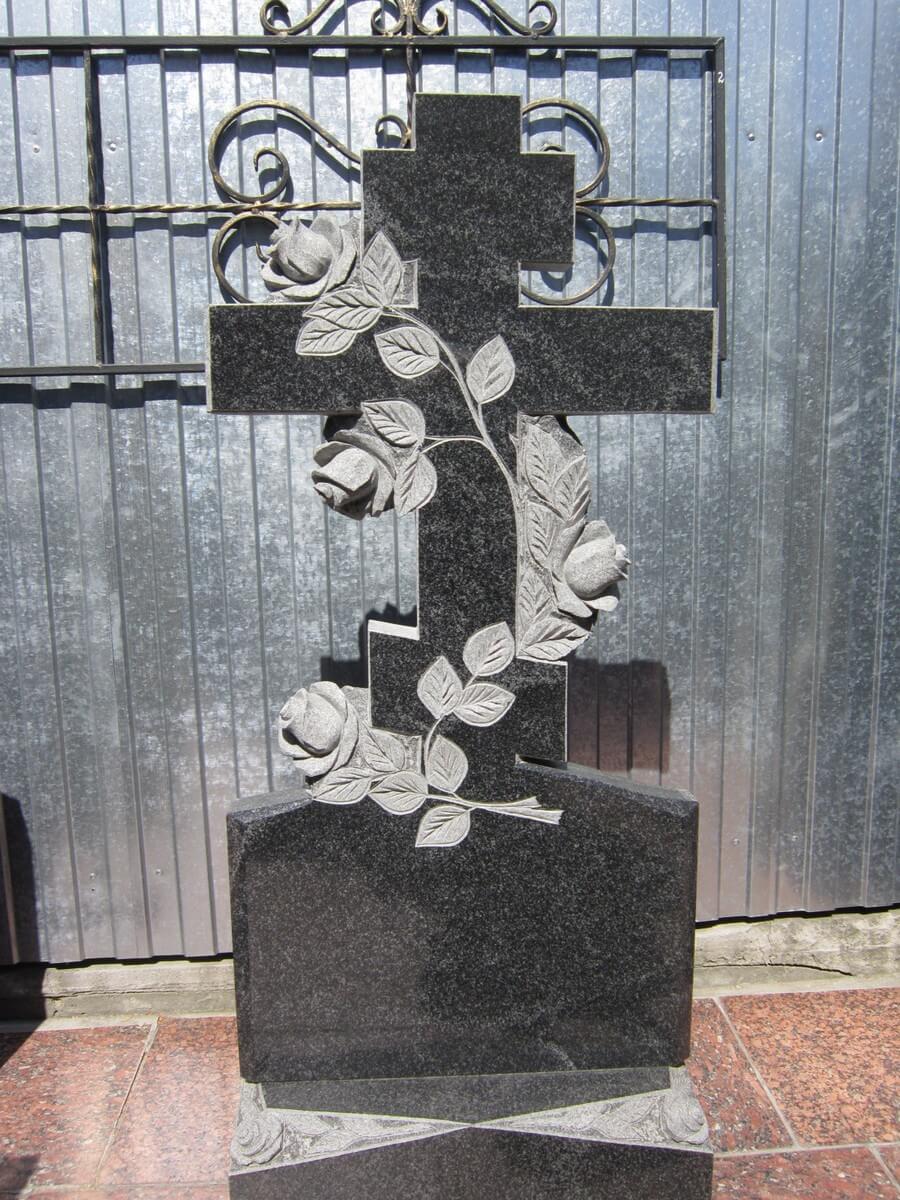 Памятник из гранита с крестом 09